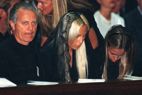 foto funerale gianni versace|versace death scene.